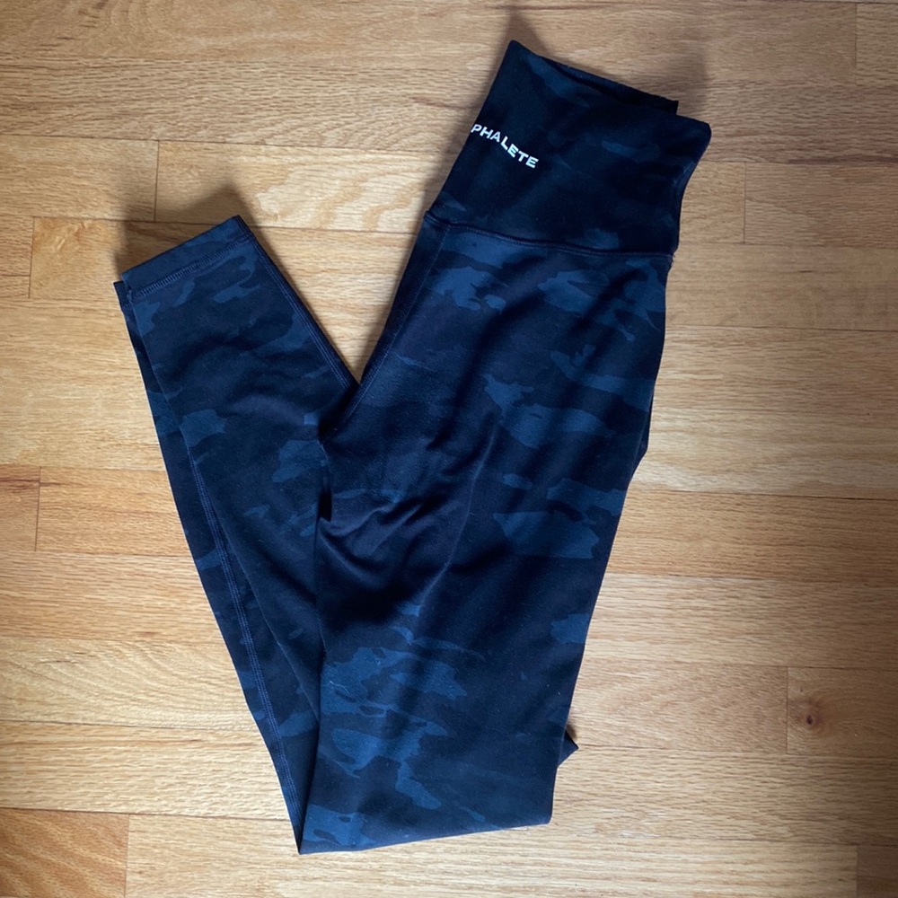 Alphalete camo crossover leggings size small